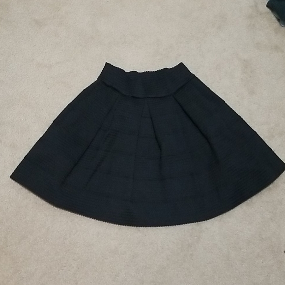 Black mini structured skirt - Picture 1 of 2